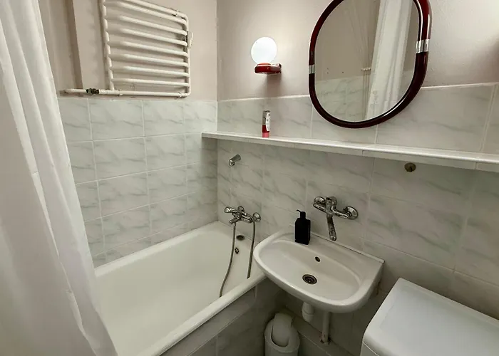 Asti Self Check-in Free Parking *